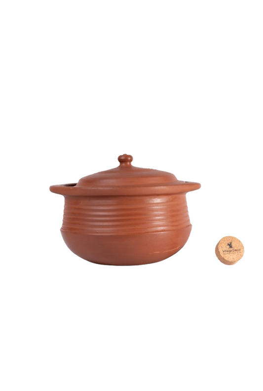 Natural finish Mitti ke Bartan used for Indian cooking, showcasing rustic texture and ideal for slow-cooking flavorful curries and kootu.